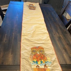Owl table runner